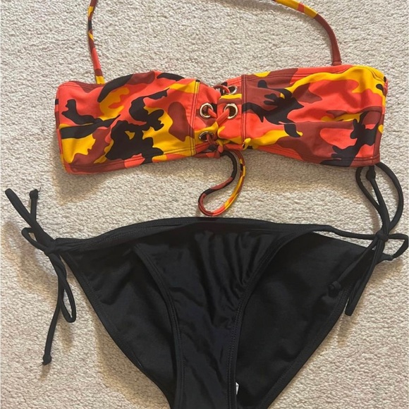 Bikini - Picture 2 of 4